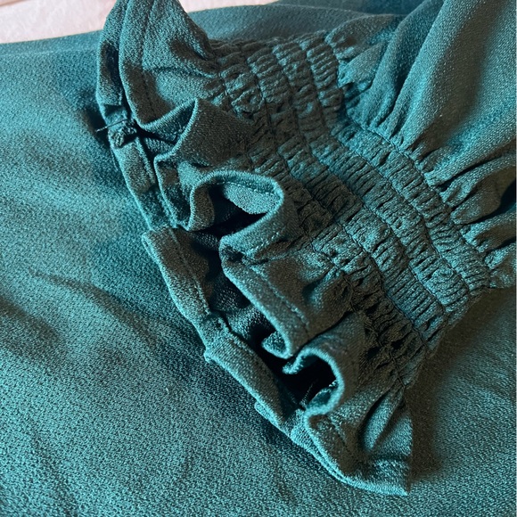 Green v-neck blouse - Picture 2 of 4